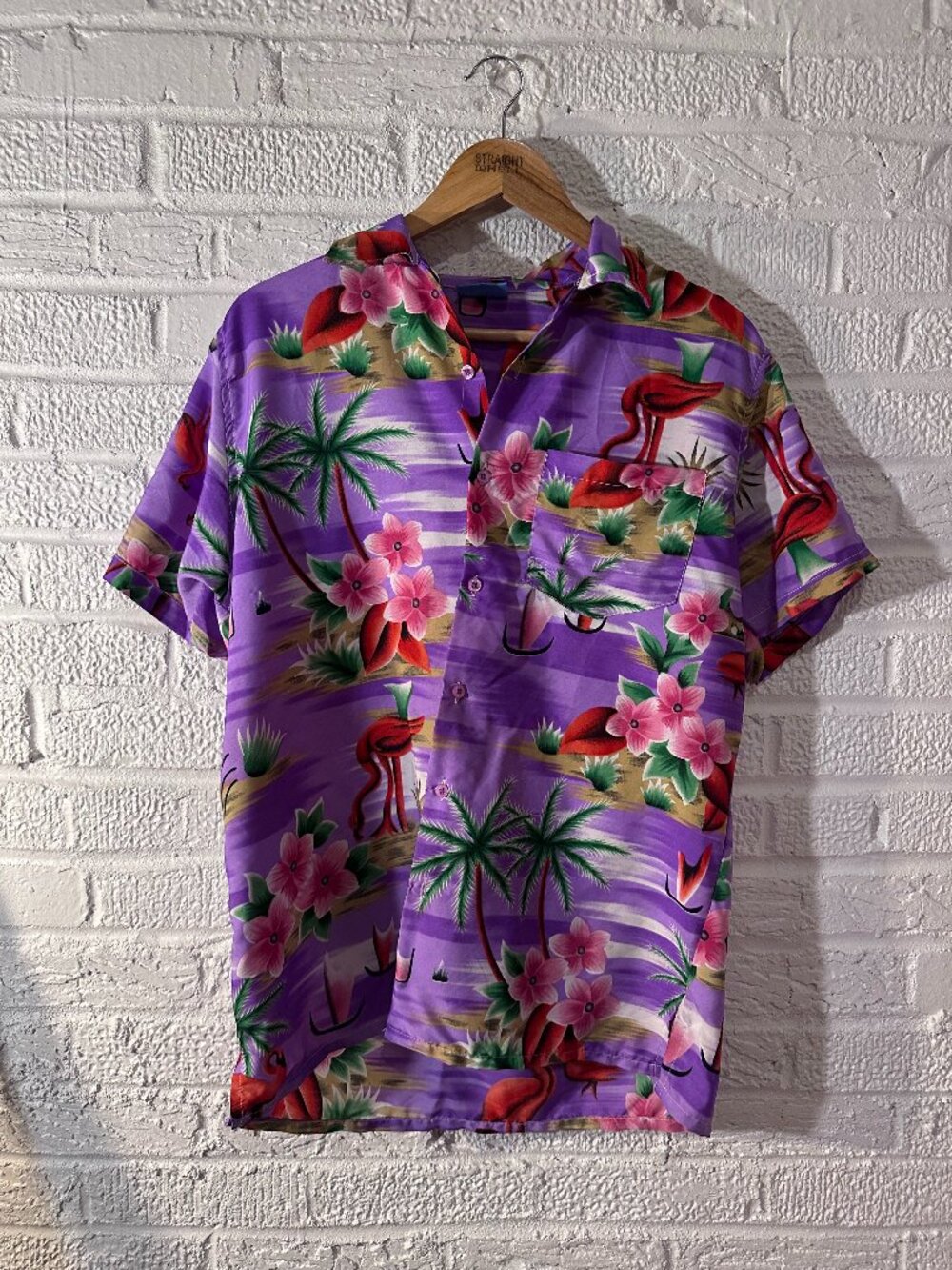Men's On Shore Vintage Hawaiian button-up shirt size M